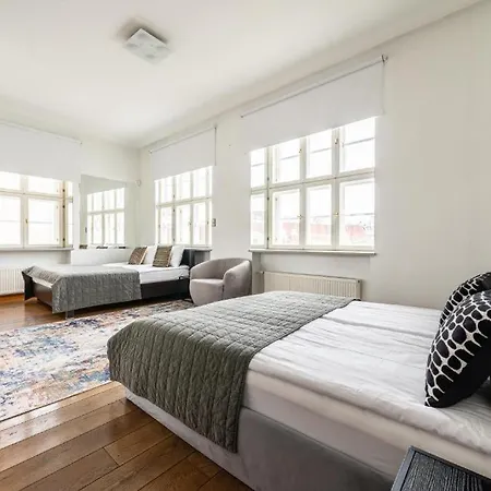 Luxury Square View #18