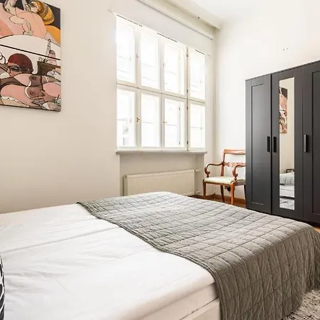 Luxury Square View #18 Apartman