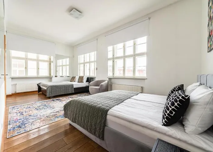 Luxury Square View #18